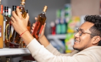 Venta de Bebidas Alcohólicas: Documento de Identificación Solo se Exigirá en Caso de “Duda Razonable” de Mayoría de Edad