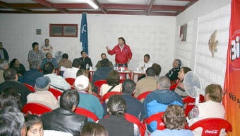 Gobernador de Antofagasta y Policías se Reúnen con Vecinos para Mejorar la Seguridad Pública del Balneario Juan López
