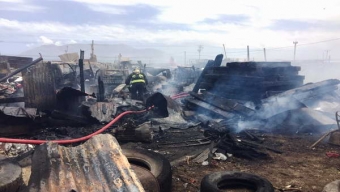 Incendio en Campamento Deja Dos Mediaguas Destruidas