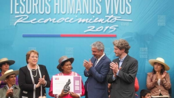 Presidenta Bachelet y Ministro Ottone Reconocieron en la Moneda a Elena Tito, Tesoro Humano Vivo de la Región