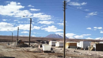 Minera Gaby Lleva la Luz a Vecinos de Toconao