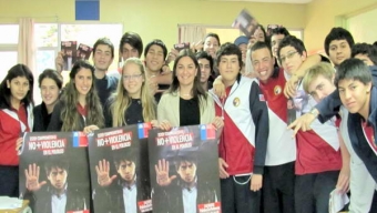 Alumnos del Chileno Norteamericano Recibieron Taller por campaña contra la Violencia Intrafamiliar