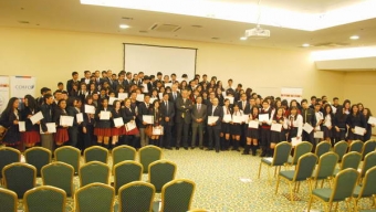 300 Jóvenes se Titulan de Emprendedores