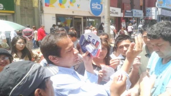 Candidato Alcalde Robert Araya Entrego Alarmas de Seguridad a los Vecinos de Antofagasta
