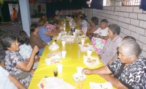 Abuelitos de Toconao Despidieron el Verano con una Tarde Entretenida