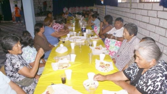 Abuelitos de Toconao Despidieron el Verano con una Tarde Entretenida