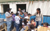 Niños del Campamento “Humilde Esperanza” Recibieron al Conejo de Pascua de Resurrección