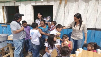 Niños del Campamento “Humilde Esperanza” Recibieron al Conejo de Pascua de Resurrección