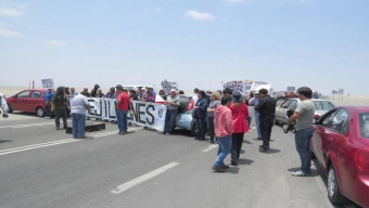 Trabajadores Municipales de Mejillones Bloquearon Acceso a la Comuna‏