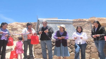 Familias de Toconce Cuentan con Agua Caliente Gracias a Termos Solares Financiado por el FPA