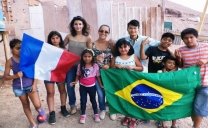 Voluntarios Extranjeros Intervienen en Campamentos de Antofagasta