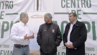 Sierra Gorda Llegó Con Seis Camiones con Materiales de Construcción y Colchones a Valparaíso