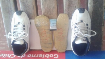 Pasajeros de Bus Escondían Cocaína en Las Plantillas de sus Zapatillas