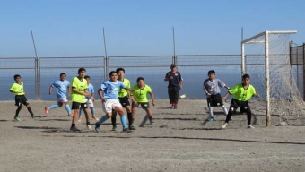 Vecinos Conocen Proyecto Que Mejora Cancha de Población José Miguel Carrera de Antofagasta