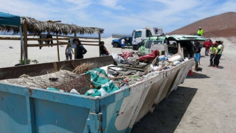 Jóvenes Retiran Tres Toneladas de Basura en Operativo de Limpieza en Playa Rinconada
