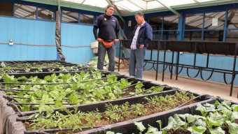 Escolares Quechuas Cultivan Uvas, Flores y Verduras en Vivero de Ollagüe