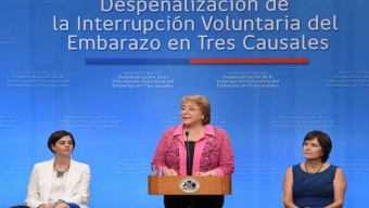 Presidenta Bachelet Firma  Proyecto de Ley Que Despenaliza la Interrupción Del Embarazo