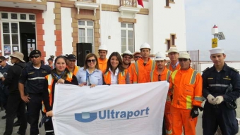Trabajadores de Ultraport Participan en Jornada de Limpieza de Playas Para Celebrar Mes Del Mar