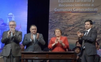 Presidenta Bachelet Firma Proyecto de Ley de Equidad Tarifaria y Reconocimiento a Comunas Generadoras