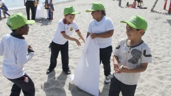 Forjadores Ambientales de la Región Participaron en Día Internacional  de la Limpieza de Playas