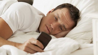 Adicción al Celular: Nueve de Cada Diez Personas Necesitan Revisarlo Antes de Irse a Dormir‏