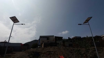 Inauguran Postes Solares en Población Juan Papic de Antofagasta