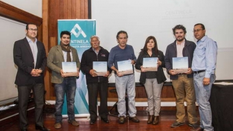 Adultos Mayores de Sierra Gorda y Minera Centinela Entregan Libro Patrimonial a Bibliotecas de la Región