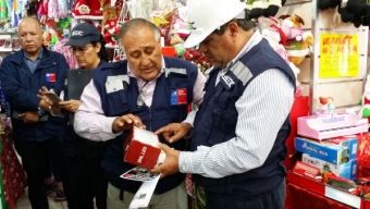 Fiscalizan Venta de Guirnaldas Navideñas en Locales Comerciales de Antofagasta