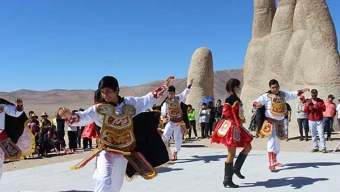 En Plena Pampa Antofagastinos Celebraron a la “Mano Del Desierto”