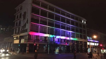 Edificio Intendencia de Antofagasta Se Iluminó Con Los Colores Del Arcoíris