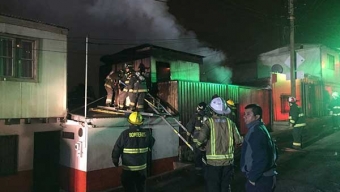 Incendio en Sector Norte de Antofagasta Consumió Vivienda