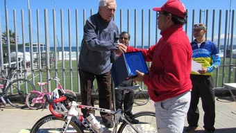 CMDR y Ciclistas de Antofagasta Entregan Reconocimiento a Destacado Dirigente René Araya Jimenez
