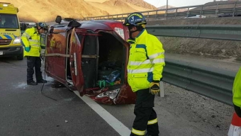 Bomberos Rescató a Conductora que Quedó Atrapada al Interior de su Vehículo Tras Violento Accidente de Tránsito