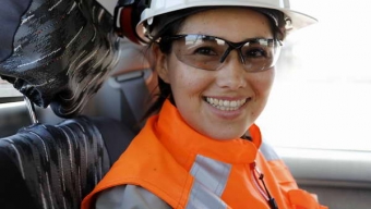 Antofagasta Minerals Implementa Estrategia para Aumentar la Inserción de Mujeres en la Industria Extractiva