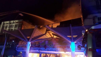 Incendio de Madrugada Destruyó Varios Locales Comerciales en Pleno Centro de Antofagasta
