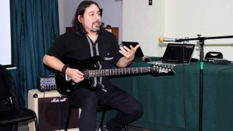 Guitarrista Del Grupo Los Jaivas Protagonizó Clase Magistral en Escuelas de Rock de Antofagasta