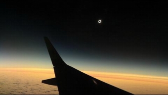 Desde el Aire Más de 80 Pasajeros Disfrutaron Del Eclipse Solar en Vuelo “Ciudadano” SKY