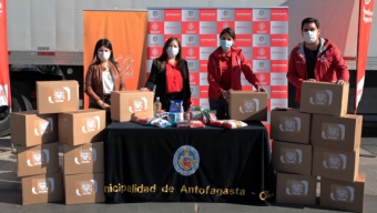 Fundación Luksic y Mall Plaza Entregan a Municipio Cajas Con Alimentos