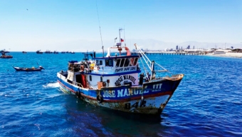 Sernapesca y Armada Detectan Nave Operando Con Arte de Pesca Ilegal