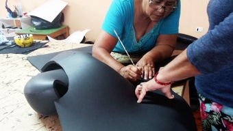 Sindicato Mujeres Del Mar de Caleta Coloso se Adjudica 39 Millones Para Talleres de Confección de Trajes de Buceo