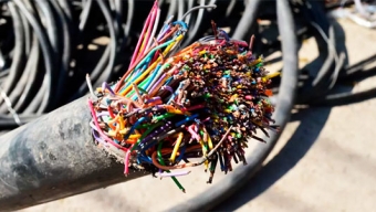 Trabajadores Contratistas de ClaroVTR Sorprenden a Sujeto Robando Cables