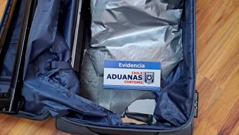 En Ollagüe Aduanas Sorprende a Mujer Que Portaba Más de 2 Kilos de Cocaína en Doble Fondo de Maleta