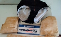 En Ollagüe, Aduanas Descubre a 3 Personas Con Más de 8 Kilos de Cocaína Adheridos a su Ropa Interior