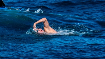 Lo Logró: Sebastián González Nadó 23 km y se Prepara Para el Canal de la Mancha